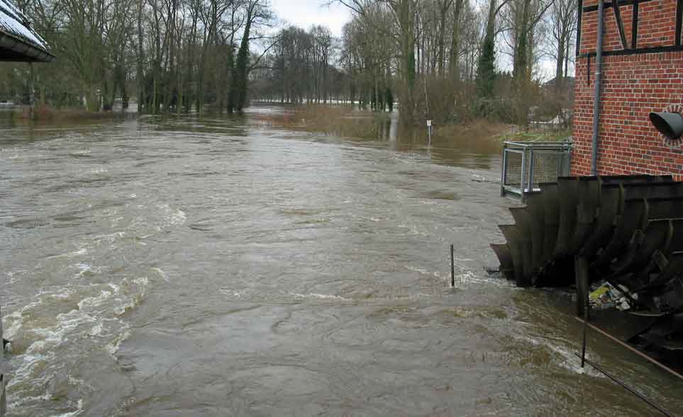 Hochwasser 31.12..2002 Mühle am Emstor
